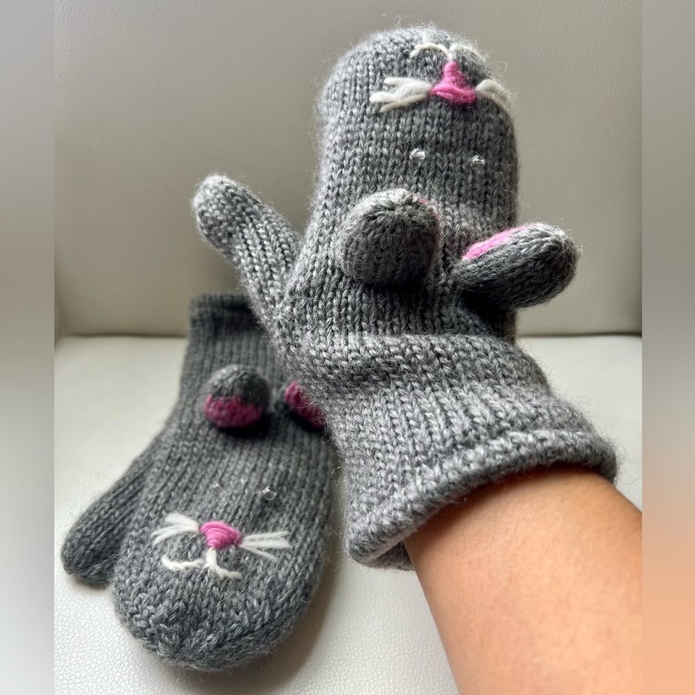 Delux Wool Adult Mittens in Cute Bunny Design 🐰 super warm! Like-new condition.